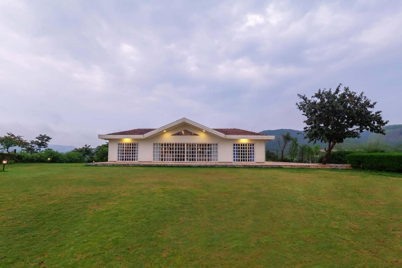 Stayvista'S Shivom Villa 12 - A Serene Escape With Views Of The Valley And Lake Лонавала Екстериор снимка